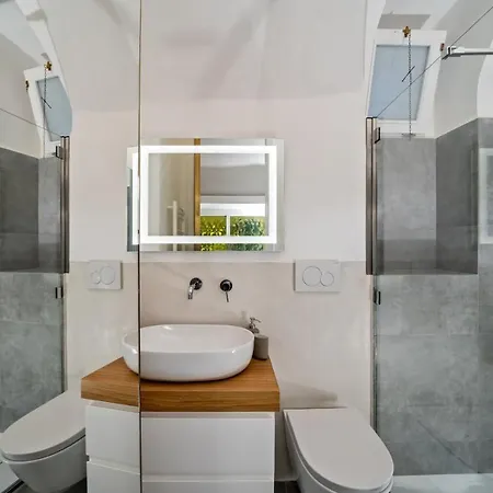 Civico 7 Apartment *